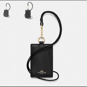 COACH ID LANYARD ( F57311)
BLACK/LIGHT GOLD
